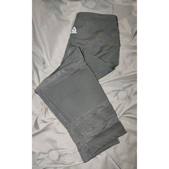 Reebok capri leggings womens Medium black activewear workout athleisure - Picture 2 of 2